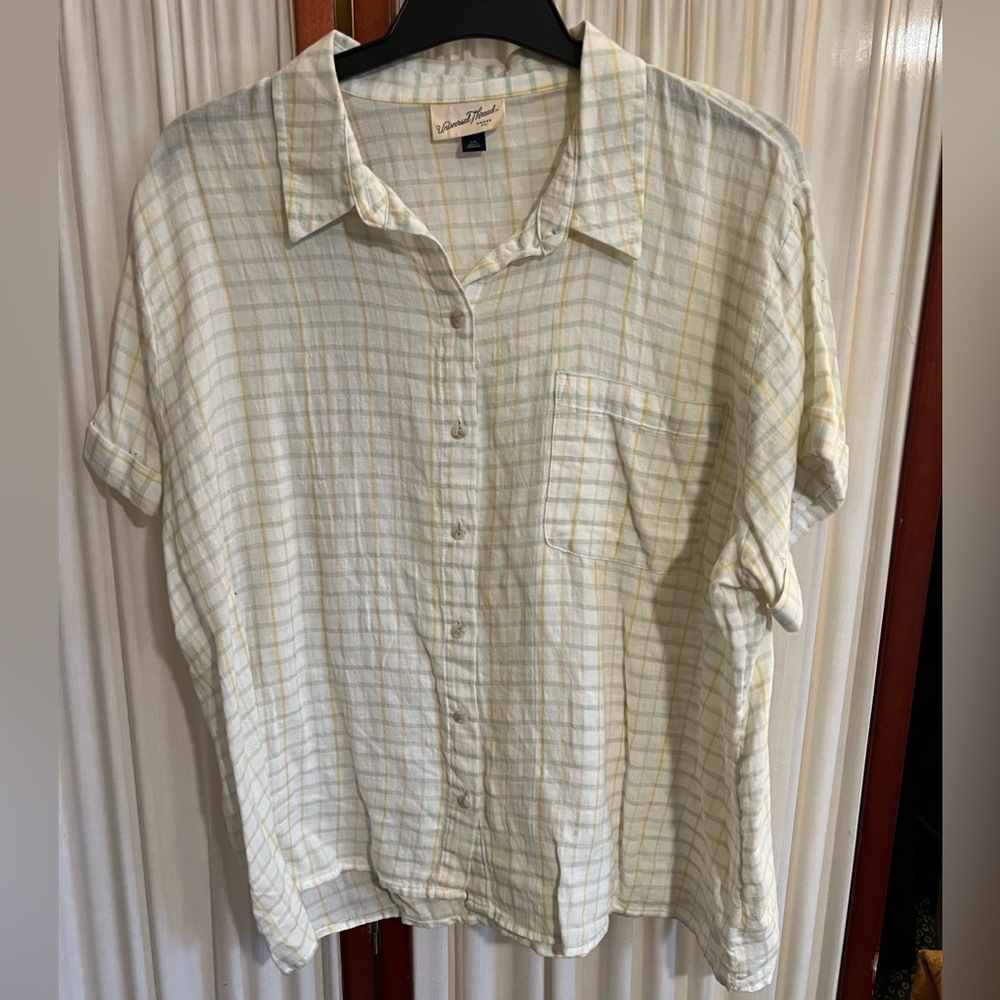 Universal Threads Xxl button down casual top